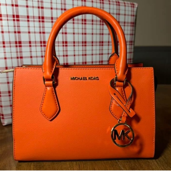 Meet your Posher, Jennifer - Picture 1 of 1